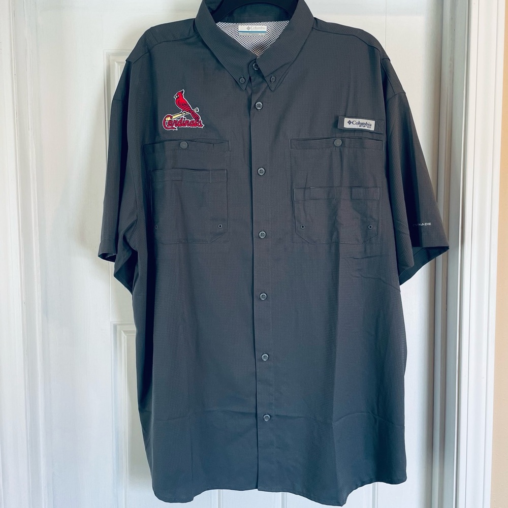 🎈Columbia St. Louis Cardinals Shirt - in Charcoal❣️